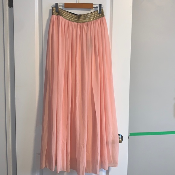 4/20$ Pink chiffon maxi skirt S/M with gold elastic waist - Picture 2 of 5